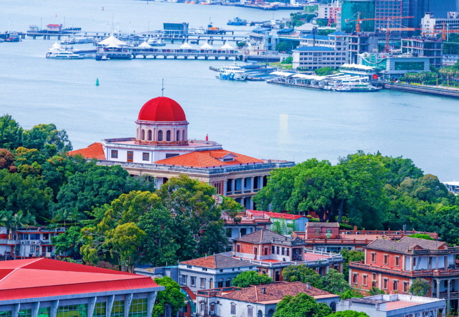 鼓浪嶼素有“萬國(guó)建筑博物館”的美譽(yù)，八卦樓作為全國(guó)重點(diǎn)文物保護(hù)單位，是鼓浪嶼世界文化遺產(chǎn)核心要素之一。楊勁堅(jiān) 攝